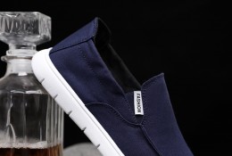 Slip-On Men's Loafers: Breathable Casual Canvas Shoes for Effortless Style